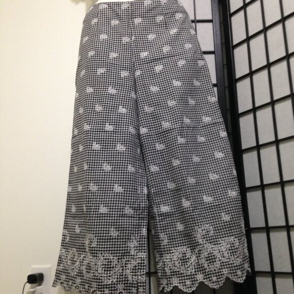 5/$15| Unused Cute Embroidered Like Floral Scallop Hem Wide Leg Back Zippered P… - Picture 15 of 16